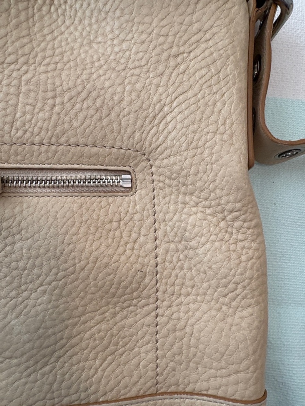 Coach Cream Pebbled Leather Shoulder Bag. - Picture 6 of 8